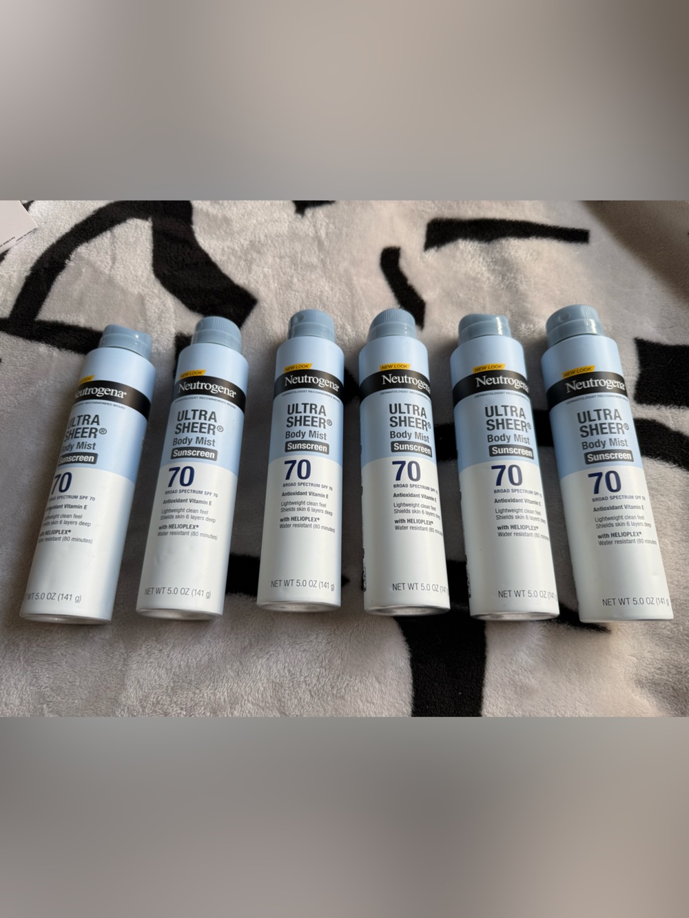 Neutrogena Ultra Sheer Body Mist SPF 70 - Light Blue and White Aerosol